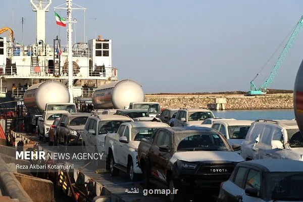 اولین خودرو های ترانزیتی عمان در جاسک تخلیه شدند